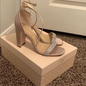 Jewel Badgley Mischka champagne heels Size 9
